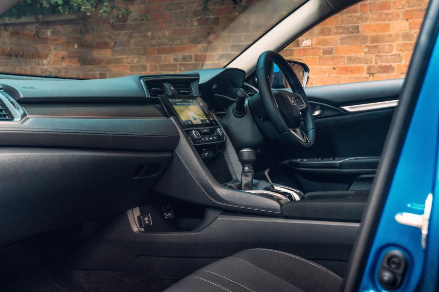 Интерьер Honda Civic Sedan (FC) 2018 года  (UK) (фото 32 из 94)